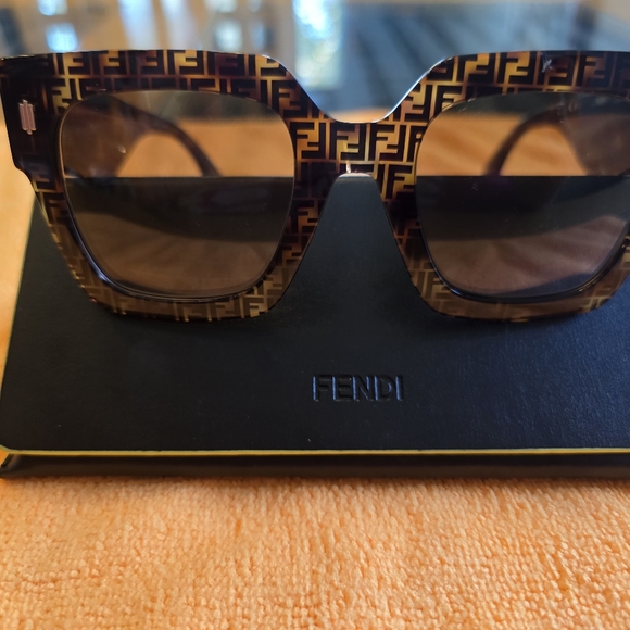 Fendi Brown Square Sunglasses NWT - Picture 2 of 9